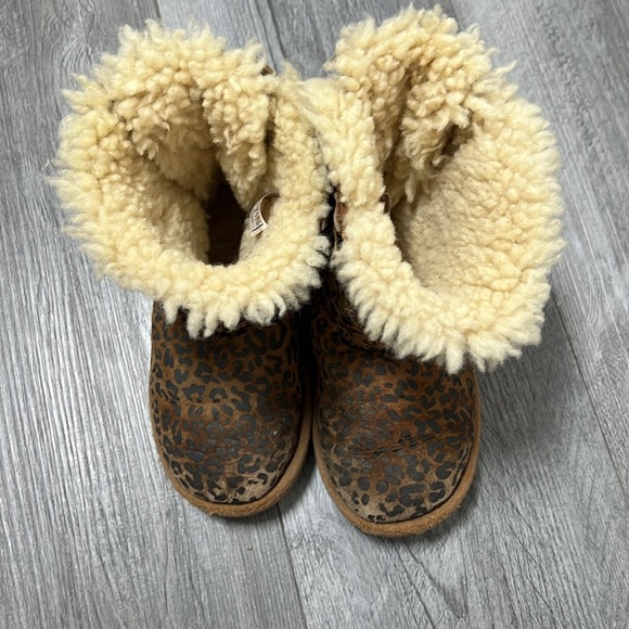 UGG Australia Girls' Leopard Bailey Bow Boots/ size 11 - Picture 5 of 12